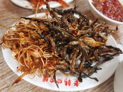 毛头蒜拼小银鱼-老韩狗肉馆