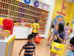 -m豆巧克力世界(上海世茂广场店)