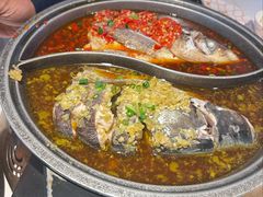 双色泡椒鱼头-阿瓦山寨·湘菜现炒·剁椒鱼头王(咸阳总店)