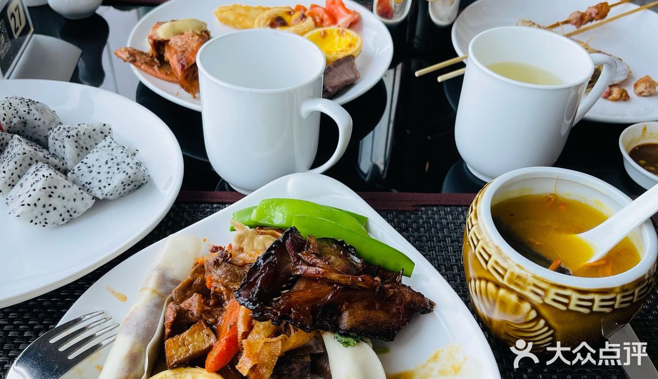 奶奶过生日选择在这里庆祝 服务： 工作日提前预定了座