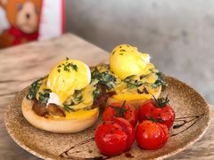 班尼迪克蛋蜜汁叉烧肉早午餐-The Rug Cafe(王府中环店)