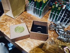 -十八字金·银饰·拼豆·开蚌DIY(魏公芳华里店)