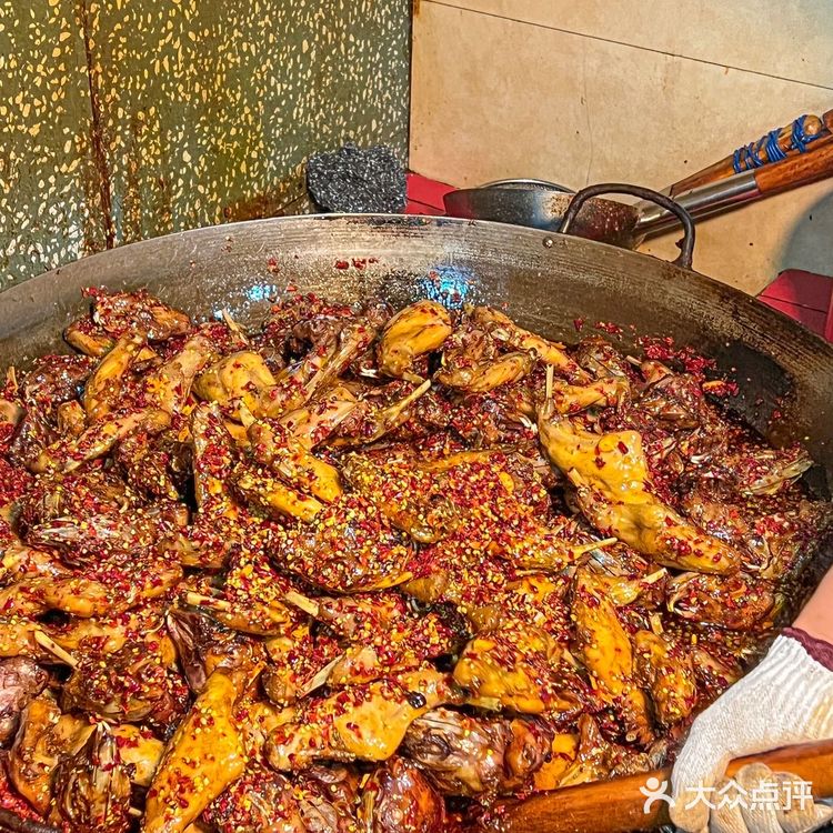 来重庆第一件事：直奔这家手撕兔！！！