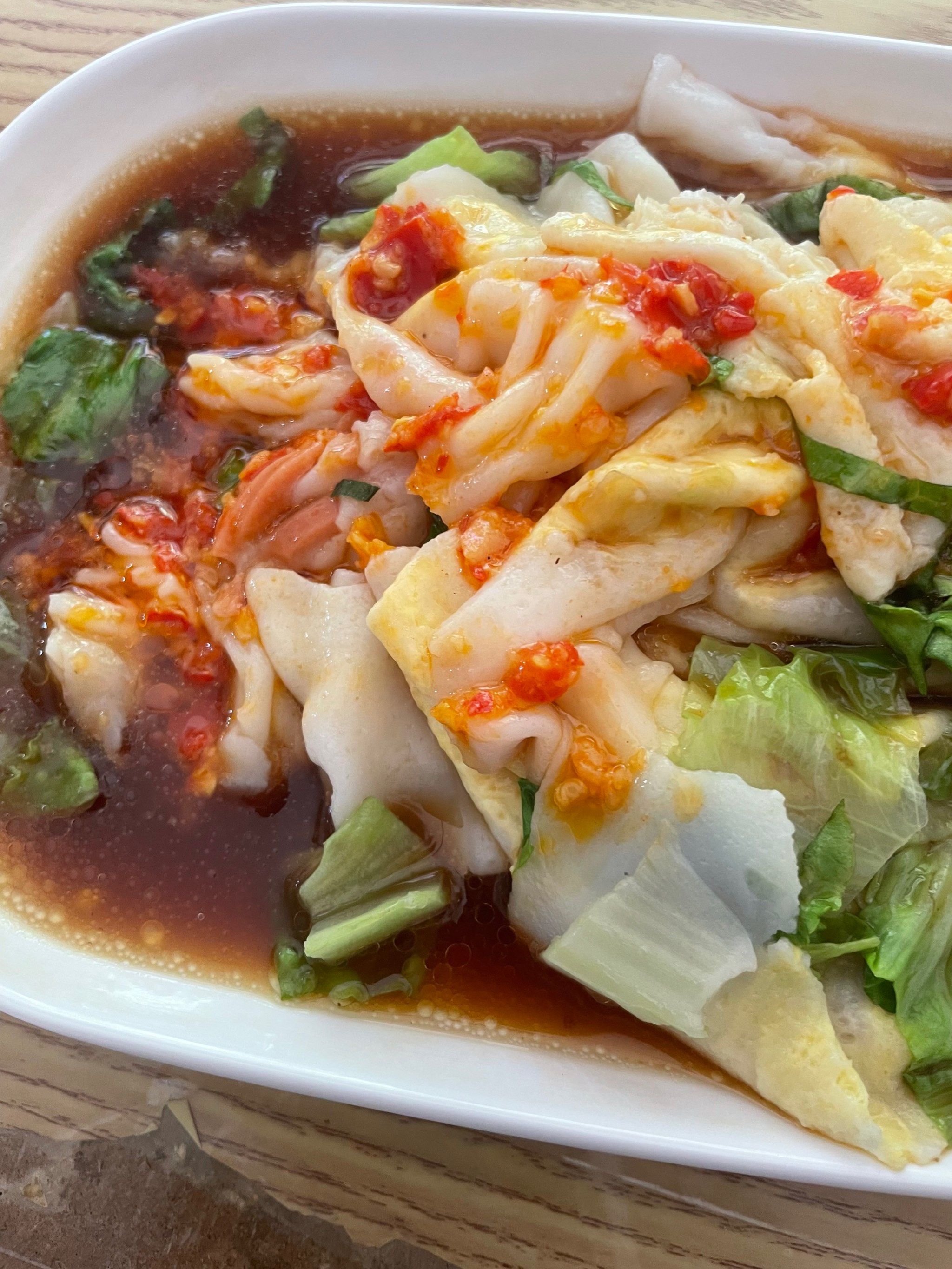 香嫩可口的肠粉配上老板秘制的调料真的超级好吃