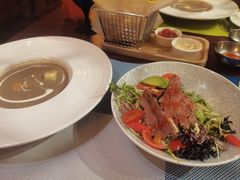 -香格里拉鱼跃地中海西餐厅·牛排披萨