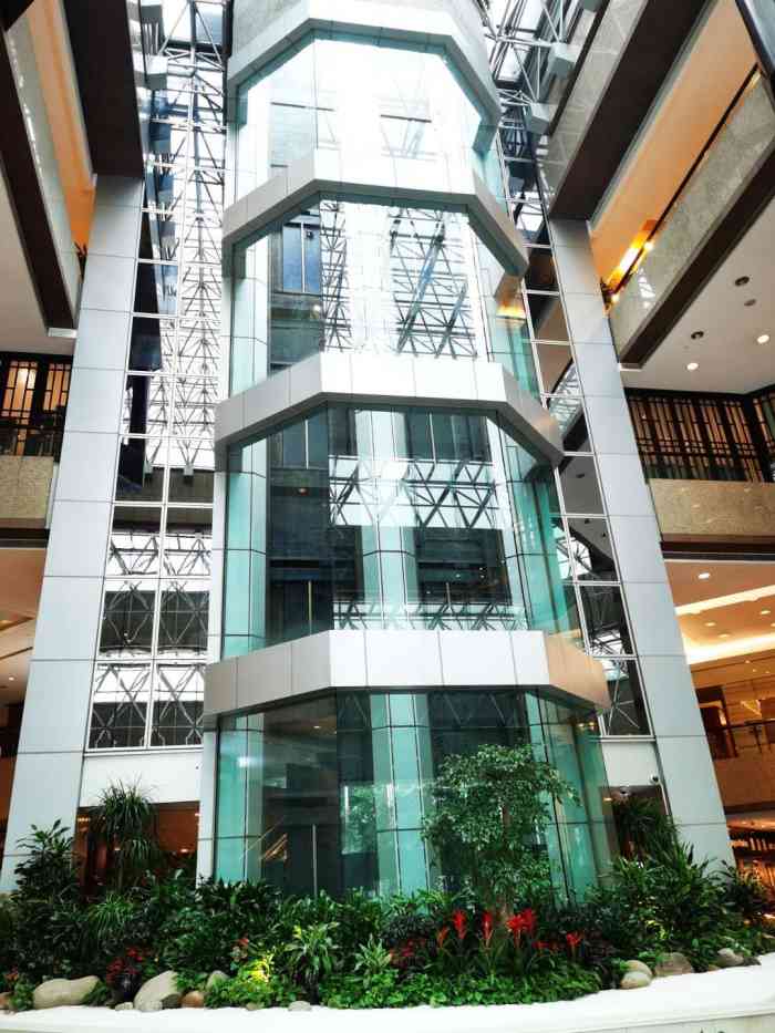 上海新锦江大酒店-"这家店真的是越做越差,前段时间出团购也没.