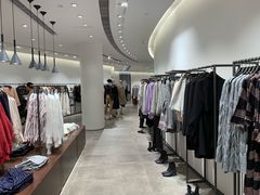 -URBAN REVIVO(高德置地广场·春广场店)