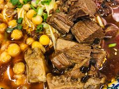 -渝之汇牛肉豌杂面