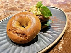 以色列罗勒鸡肉贝果汉堡-Let'sBURGERplus·非常创意汉堡(三里屯店)