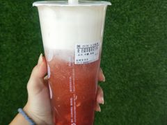 奶霜草莓果茶-CoCo都可(盐城宝龙城市广场店)
