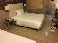 -西安大雁塔科技大学地铁站亚朵酒店