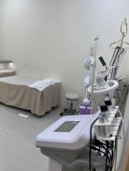 -苗方清颜专业祛痘·皮肤管理