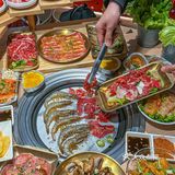此刻……想吃烤肉的心达到了巅峰[流泪]