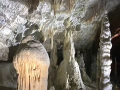 -波斯托伊纳溶洞