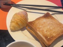 -筠咖啡西餐厅(上海国展宝龙丽筠酒店)