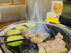 -围炉肉舍•炭烤活鳗•丹东海鲜烤肉(步行街店)