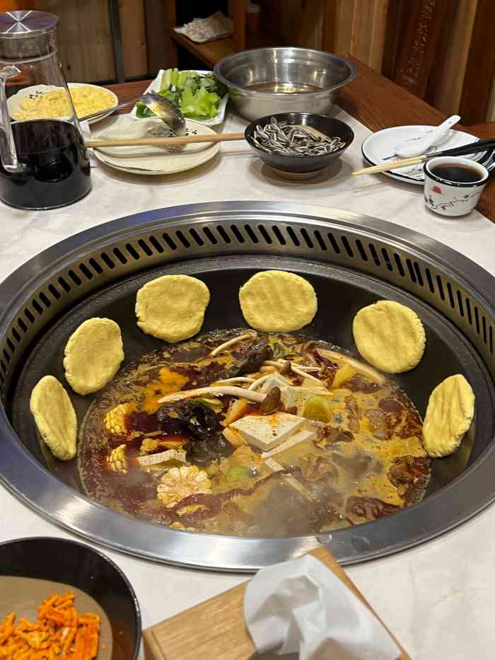 兄弟铁锅炖(秦都店)-"[环境]朋友推荐去的,提前一天定了包间,.
