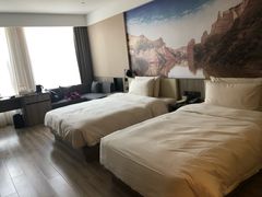 -榆林榆阳西路火车站亚朵酒店