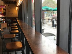 靠窗位-星巴克(西藏路店)
