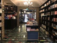 -钟书阁(松江泰晤士小镇店)