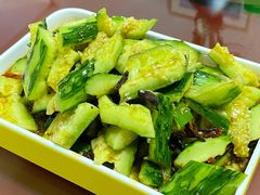 刀拍黄瓜-美膳居川菜馆油焖大虾烧烤(卓刀泉店)