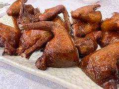 烧乳鸽-沙田新强记烧鹅海鲜酒家