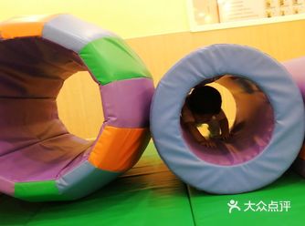 宝宝最喜欢上金宝贝的育乐课，是基础课程，育乐课2周更