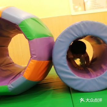 宝宝最喜欢上金宝贝的育乐课，是基础课程，育乐课2周更