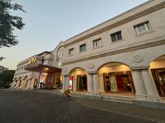 -钟书阁(松江泰晤士小镇店)