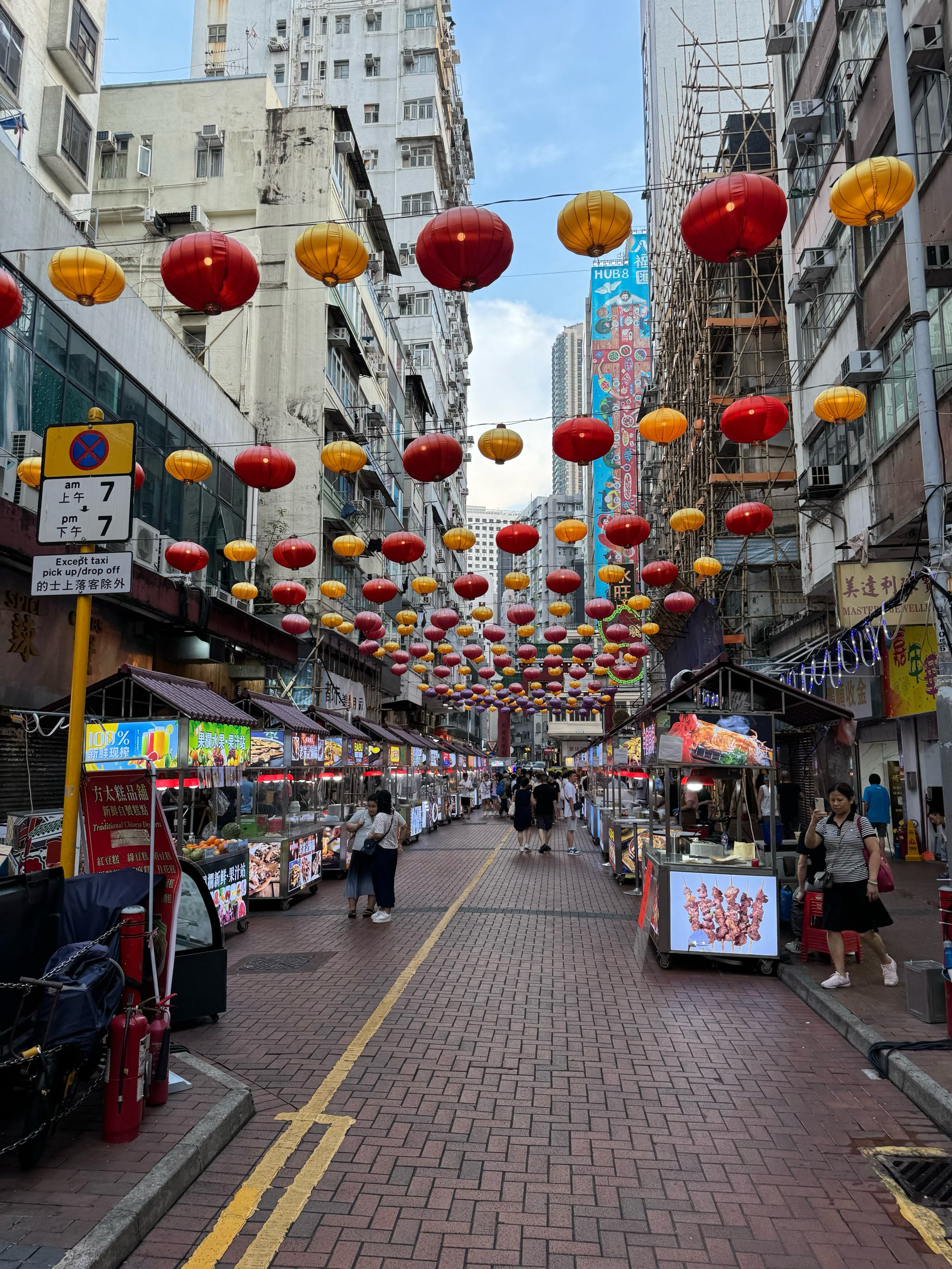 热闹的街景 真实图片