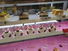 面包甜点陈列柜-爱达乐面包生日蛋糕(泛悦国际店)