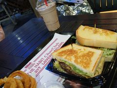 -The Habit Burger Grill 哈比特汉堡(爱琴海店)