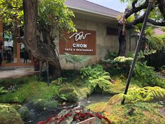 -Chom Cafe and Restaurant
