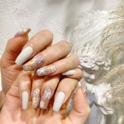 -花岐款式专研健康美甲沙龙