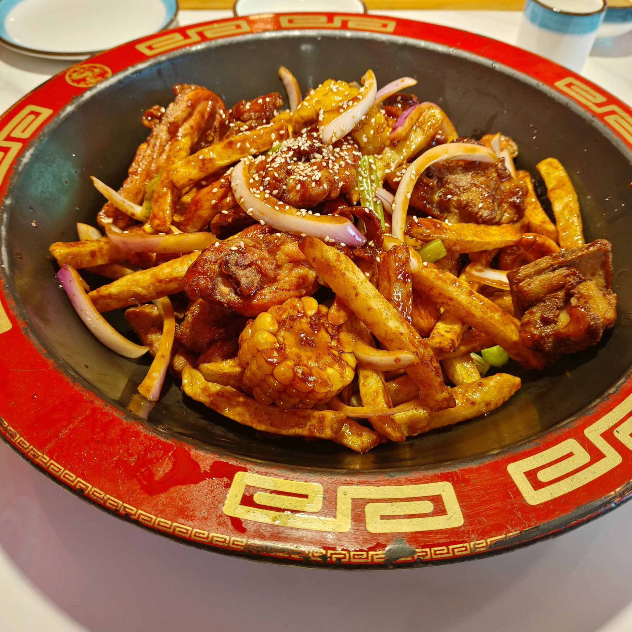 店员服务热情细致,招牌干锅还可以做双拼