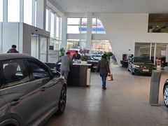 -上海冠松华奥奥迪4S店(张江店)
