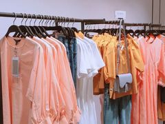 -URBAN REVIVO(高德置地广场·春广场店)