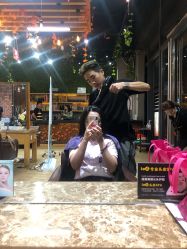 -震轩美容美发连锁店