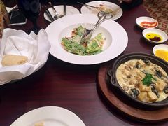 -香格里拉鱼跃地中海西餐厅·牛排披萨