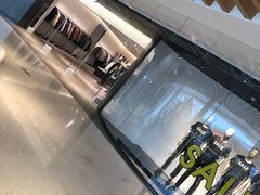 -URBAN REVIVO(高德置地广场·春广场店)