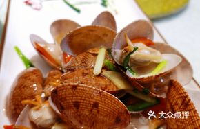 Scallion and Ginger Stir-fried Clams