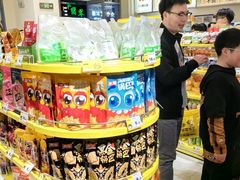-咻啵翔翔零食基地(万达广场店)