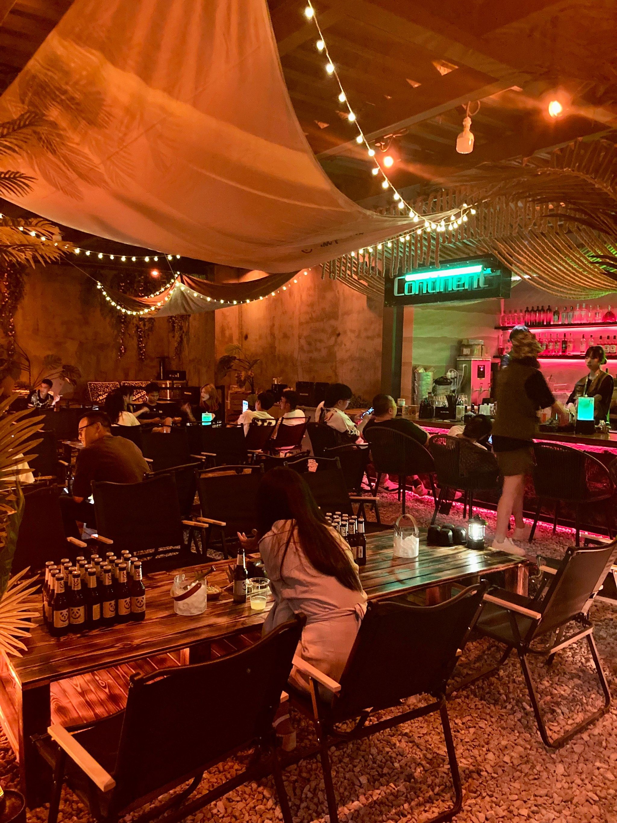 贵阳氛围感最好的酒吧!牛腩堡绝了[爱心]