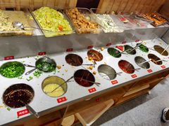 自助调料区-明何记涮牛肚(品牌首店隋唐植物园南门古城路店)
