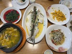 -品鲜村农家菜·阳澄湖大闸蟹(总店)
