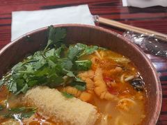 真鲜鱼汤酸辣肥汁米线-何里玉(北京路店)