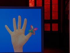 -Nathalie Djurberg与Hans Berg“牛皮纸包裹的月亮”-Prada荣宅当季展览