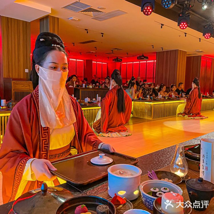 吃个饭，我去了趟明、唐、宋、汉四朝……