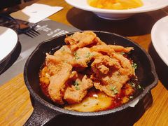 美式乡村土豆泥配脆鸡皮-造精酿餐厅