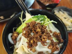 -丽虹云南过桥米线(兴工街店)